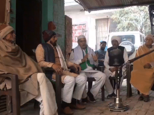 यूपी में लड़कों के हाफ पैंट पहनने पर रोक:खाप पंचायत ने कहा- घर में बहन-बेटी होती हैं; कुर्ता पजामा पहनना चाहिए