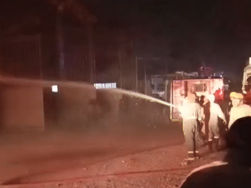 सहारनपुर में होजरी गोदाम में लगी आग:ढाई करोड़ का सामान जलकर राख, फायर ब्रिगेड की 10 गाड़ियां मौके पर पहुंचीं