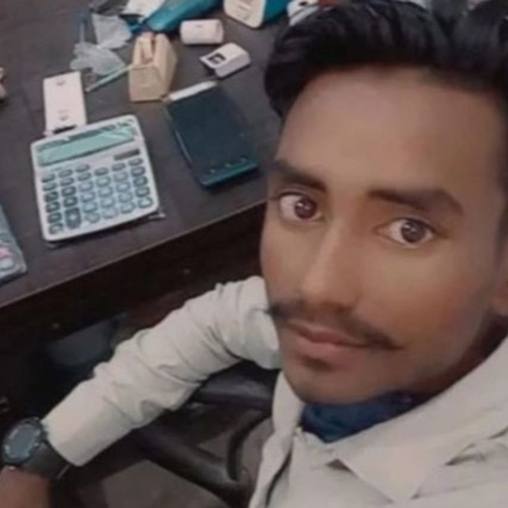 महराजगंज में सड़क-दुर्घटना में एक युवक की मौत, दो घायल:श्यामदेउरवा में ट्रैक्टर-बाइक के टक्कर से हुआ हादसा, तीन भाइयों में सबसे बड़ा था मृतक