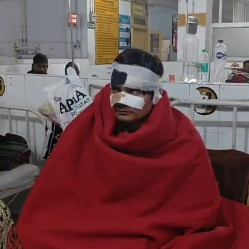 मानसिक बीमार युवक को बचाने पर हमला:फतेहपुर में दो भाई चाकू-रॉड से गंभीर घायल, FIR दर्ज