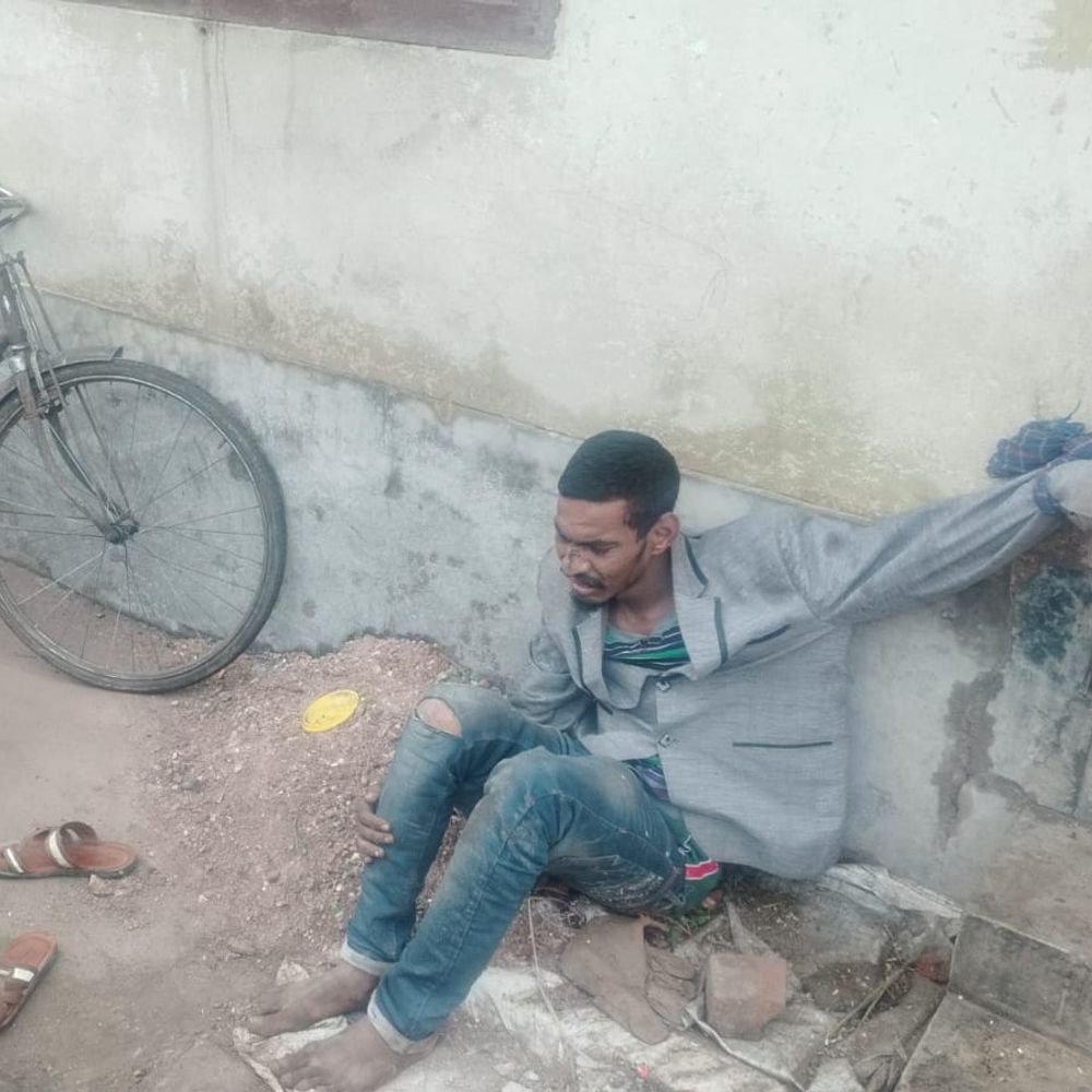 गिरिडीह में लोगों ने चोरी करते युवक को पकड़ा:  पिटाई कर पुलिस के हवाले किया, साइकिल लेकर भागने की कोशिश में पकड़ा गया – Giridih News