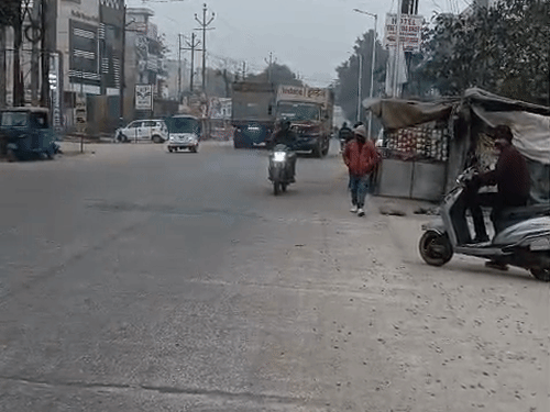 नए साल में छाए रहेंगे बादल, बरस भी सकते हैं:कानपुर में बर्फीली हवाएं बढ़ा रहीं गलन, 51 ट्रेनें देरी से आईं