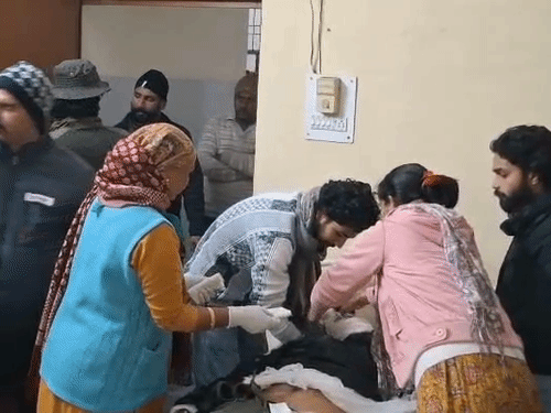 सेना की फायरिंग रेंज में अभ्यास के दौरान हादसा:4 जवान घायल, हॉस्पिटल में भर्ती