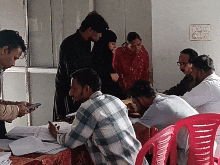 झांसी की चार विधानसभा से घट गए 2.19 लाख वोटर्स:नाम दर्ज कराने का मिलेगा मौका, 1.34 लाख का नहीं मिला रिकॉर्ड