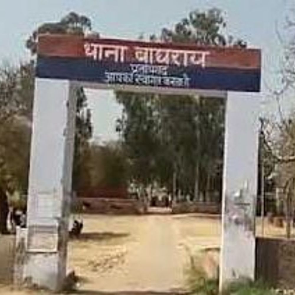 जमीनी विवाद में दो पक्षों में मारपीट, 9 पर केस:पुलिस के पहुंचने के बाद भी जारी रहा झगड़ा, कई घायल