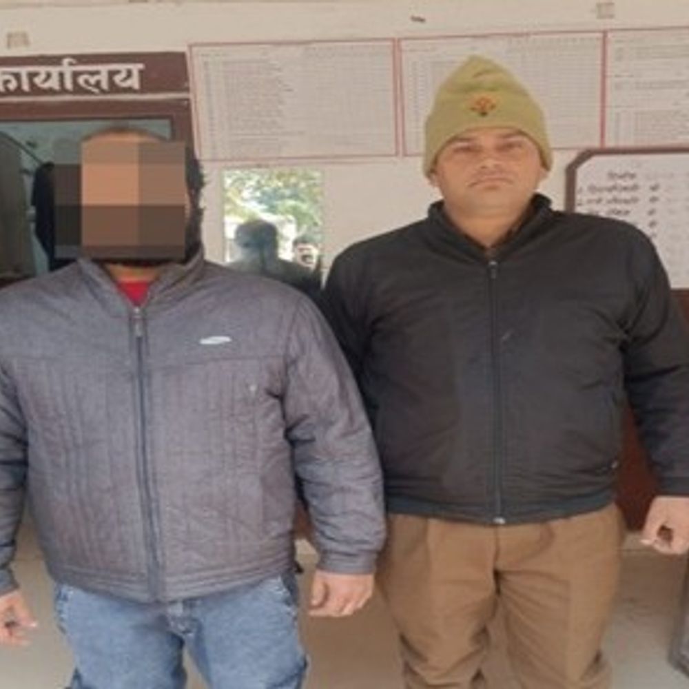 पहचान छुपाकर दोस्ती, छेड़छाड़ का आरोपी गिरफ्तार:बिजनौर में हिंदू युवती को धमकी देने का मामला