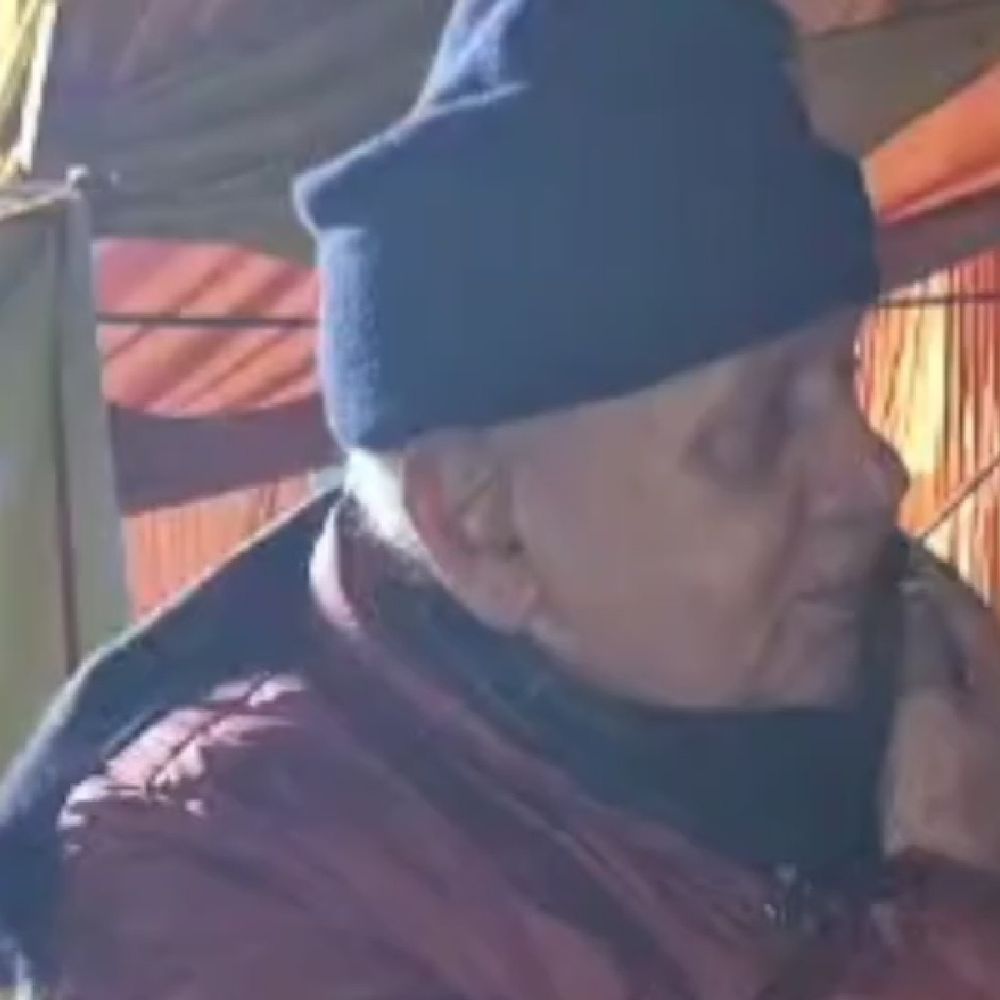 ​​​​​​​कड़ाके की ठंड में कृषि मंत्री पहुंचे रैन बसेरा:देवरिया में खुद ओढ़ाए कंबल; बोले- ठंड से कोई निराश्रित प्रभावित न हो