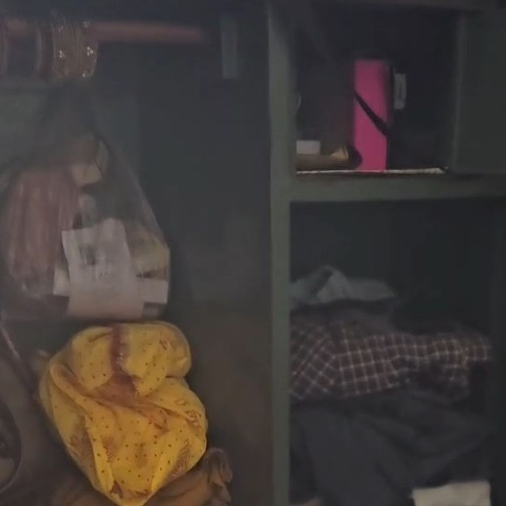 मैनपुरी में किशोरी पर स्प्रे डालकर 20 लाख की लूट:नकाबपोश बदमाश छत के रास्ते फरार, घर टीवी देख रही थी बच्ची