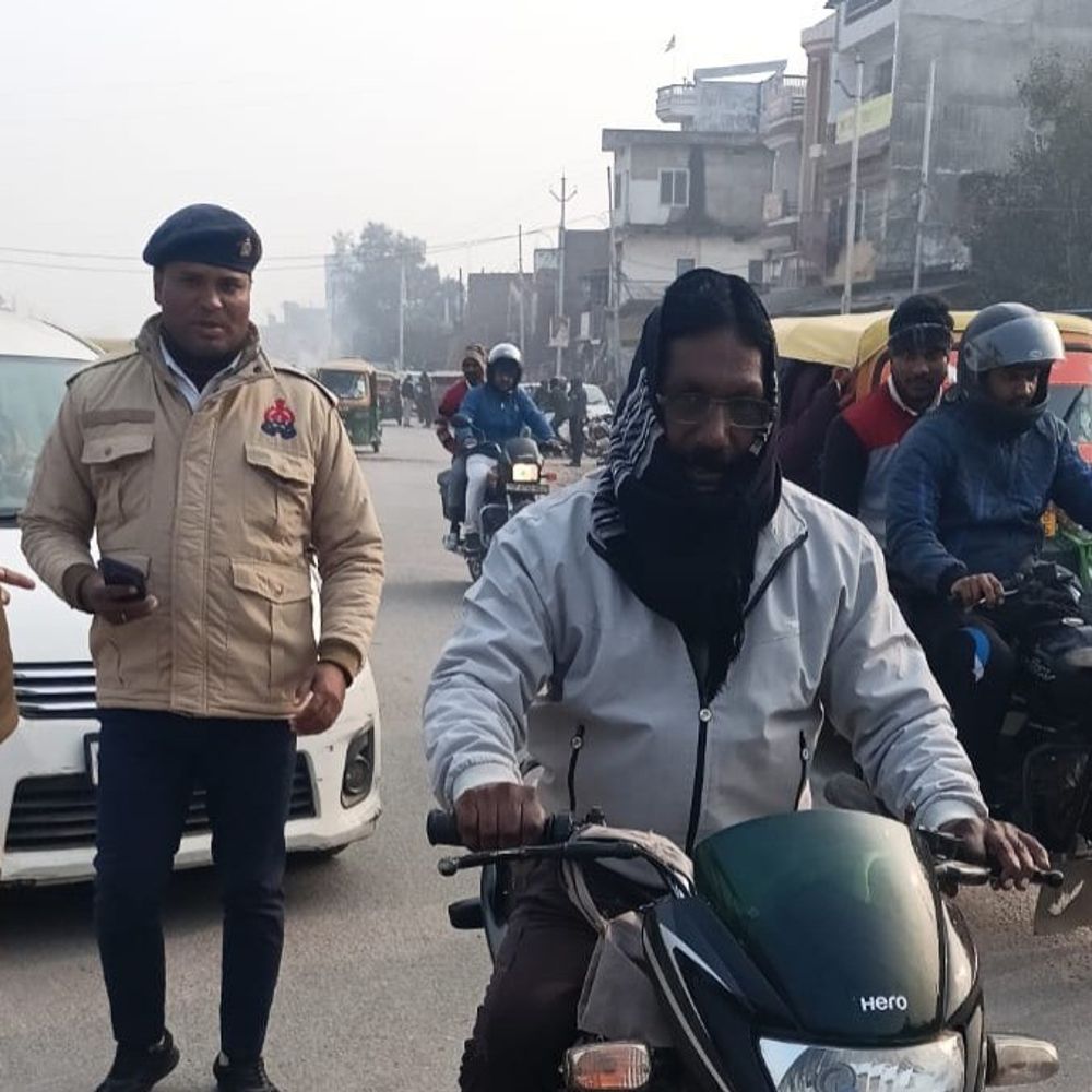 चंदौली में ट्रैफिक पुलिस ने 222 वाहनों का चालान काटा:नियमों का उल्लंघन करने पर 3 लाख वसूला जाएगा जुर्माना