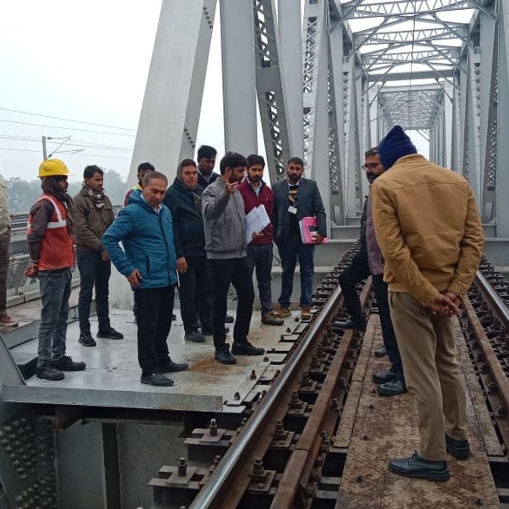 माघ मेला से पहले DFCCIL अलर्ट:प्रवीण कुमार ने न्यू मनौरी-न्यू दुर्गावती खंड का निरीक्षण किया, भीड़-कोहरे में संचालन चुनौती