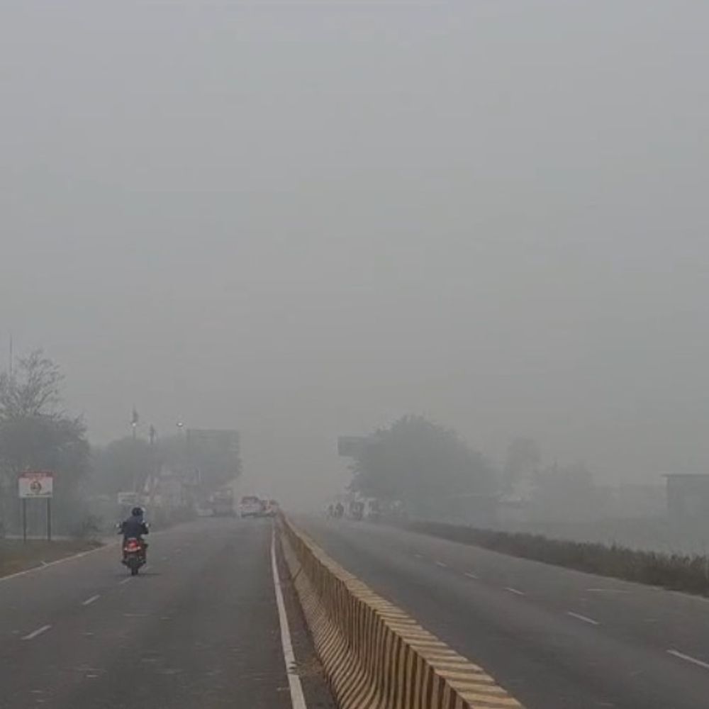 श्रावस्ती में नौवें दिन भी ठंड का प्रकोप जारी:आम जनजीवन प्रभावित, गेहूं की फसल को फायदा