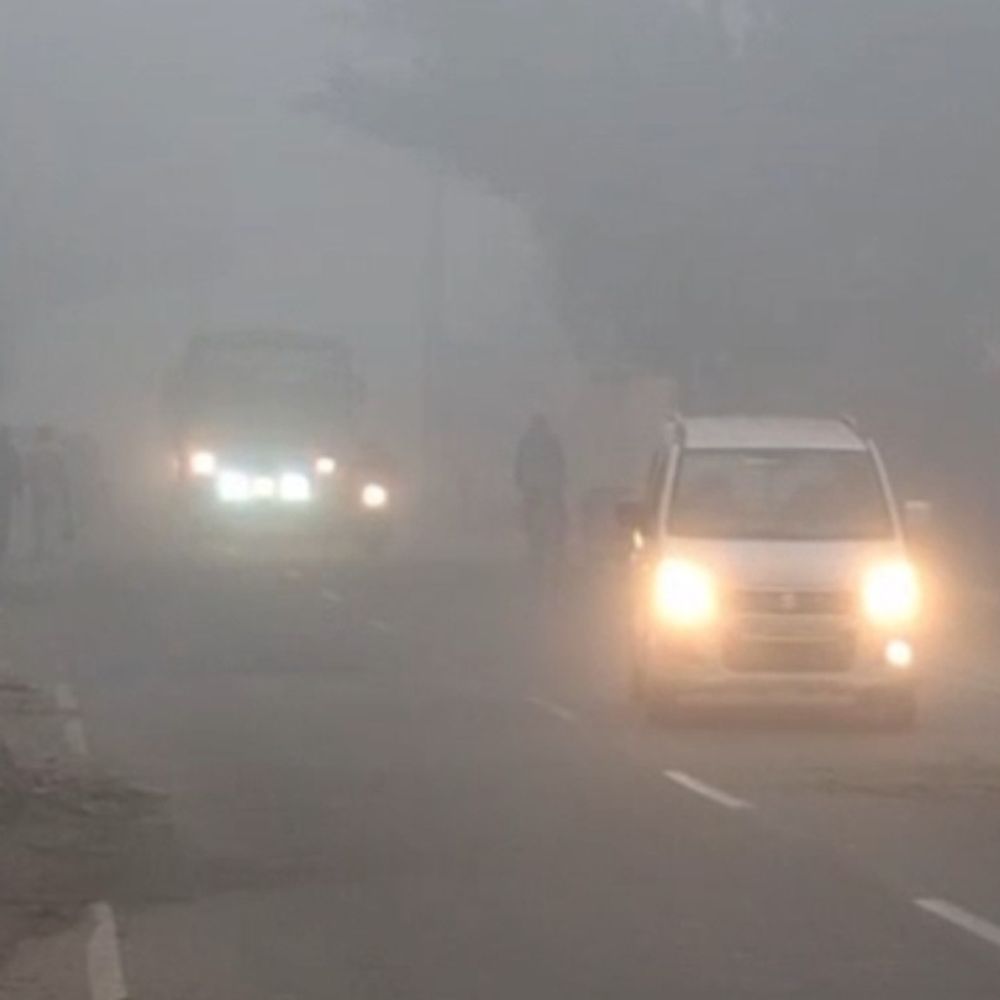 बदायूं में शीतलहर का कहर, पारा 7 डिग्री पर:घने कोहरे से विजिबिलिटी 10 मीटर, बिजली कटौती से लोग परेशान