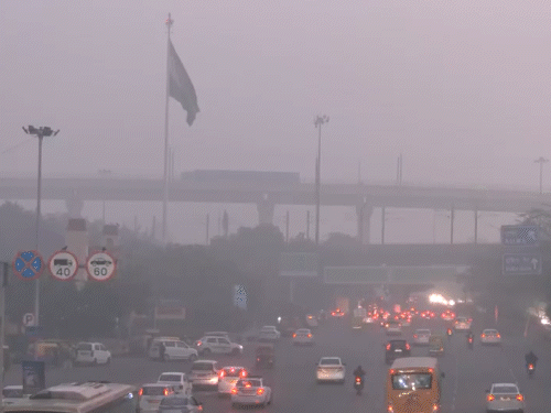 दिल्ली- 40 में से 20 स्टेशनों पर AQI 400 पार:बिना पॉल्यूशन सर्टिफिकेट पेट्रोल-डीजल, BS-6 से नीचे गाड़ियों की एंट्री पर परमानेंट बैन