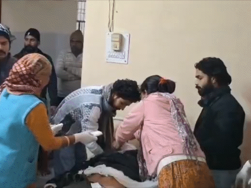 सहारनपुर में प्रैक्टिस के दौरान ब्लास्ट, 4 जवान घायल:दो की हालत गंभीर, मेडिकल कालेज रेफर, जांच के लिए मौके पर पहुंचे अफसर