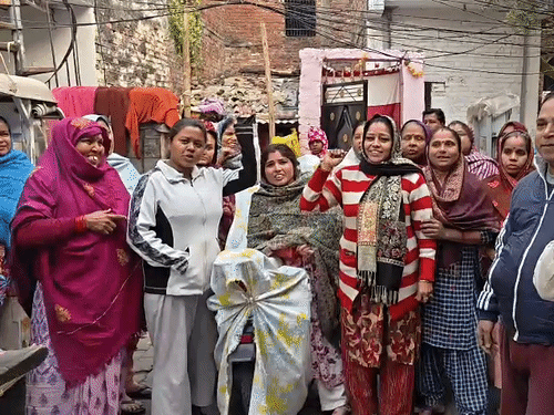 मेयर ने जिस पार्षद को सस्पेंड किया..उसके वार्ड की सच्चाई:आबादी 3 हजार, 10 शौचालय पर निर्भर; निजी टॉयलेट नहीं, इसलिए लड़के कुंवारे