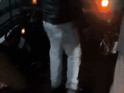 आगरा में कोहरे के चलते हादसा:कैंटर के नीचे आई बाइक सवार, काफी दूर तक घिसटते गए, बेकाबू ट्रक ने दीवार में मारी टक्कर