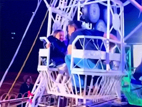 मेहमानों के लिए भेल बनाते नजर आए सलमान खान:भांजी आयात के साथ झूला झूलते भी दिखे, 60वें बर्थडे पर एक्टर का दिखा अलग अंदाज