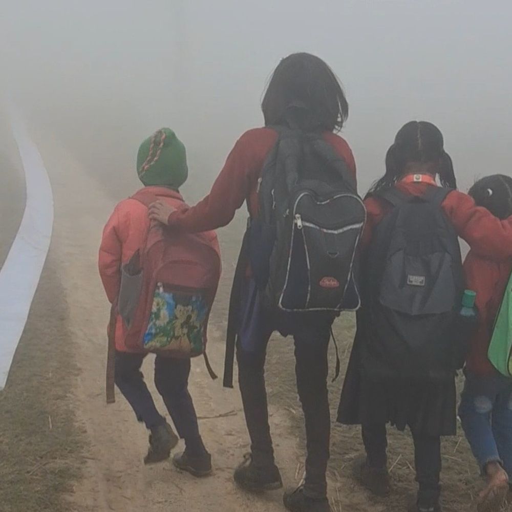 कुशीनगर में 8वीं तक के स्कूल बंद:ठंड के चलते डीएम ने लिया फैसला, लोगों को बच कर रहने की सलाह