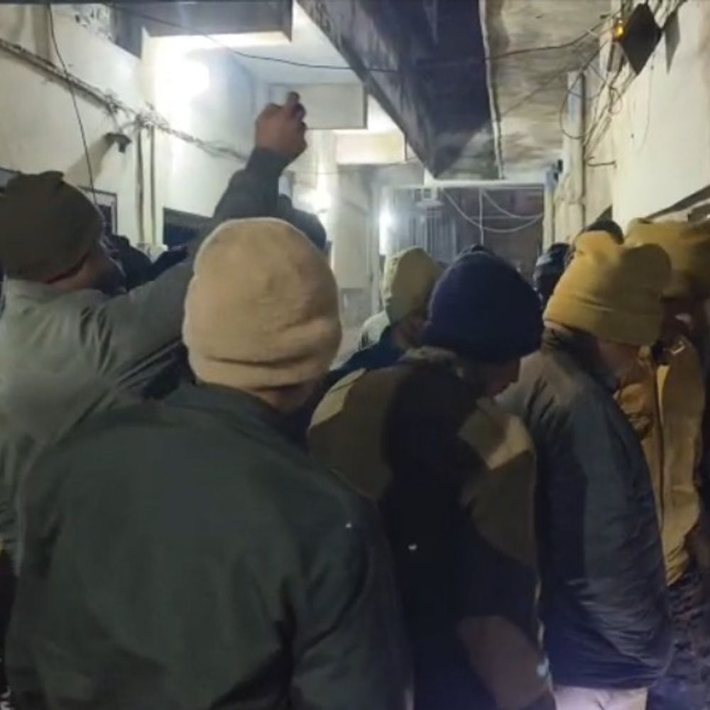 रेस्ट हाउस पर उत्पाद विभाग की छापेमारी:जहानाबाद में गुप्त सूचना पर हुई कार्रवाई, शराब बरामद नहीं