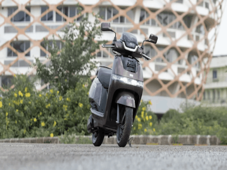 ओला इलेक्ट्रिक की बाजार हिस्सेदारी 50% से ज्यादा गिरी:2025 में इलेक्ट्रिक टू-व्हीलर की बिक्री में TVS नंबर-1; खराब सर्विस से ओला पांचवें नंबर पर