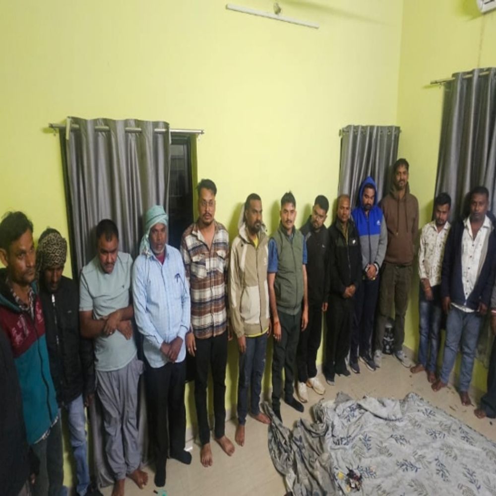 रायपुर पुलिस ने ड्रोन उड़ाकर फार्म-हाउस से जुआरियों को पकड़ा:3 घंटे निगरानी की, 36 लाख का माल जब्त, मुजगहन-आरंग में 26 जुआरी गिरफ्तार