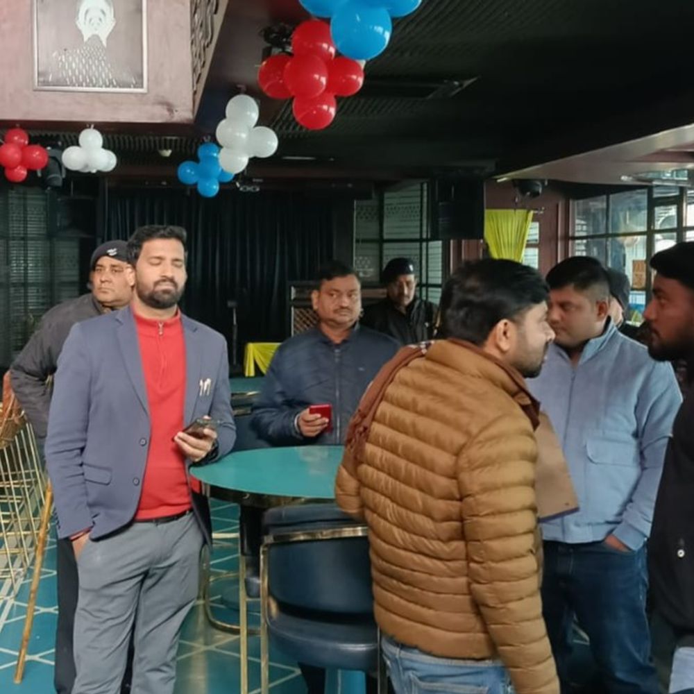 लखनऊ के समिट बिल्डिंग में नगर निगम की कार्रवाई:ब्लैक ब्रयू हाउस बार किया गया सील, नगर निगम का नहीं ले रहे थे ट्रेड लाइसेंस