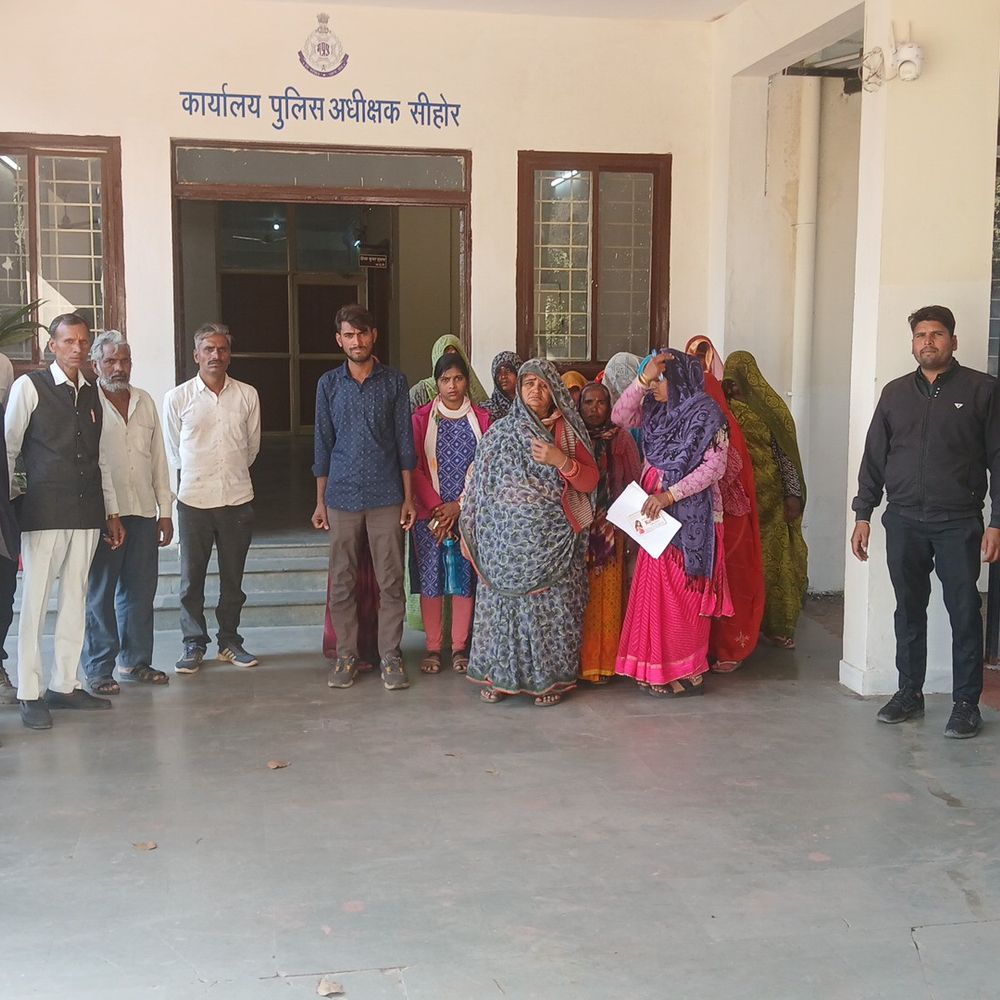 बेटे की हत्या के मामले को एक्सीडेंट बताने का आरोप:परिजनों ने जनसुनवाई में पुलिसकर्मियों की शिकायत की, मजिस्ट्रियल जांच की मांग