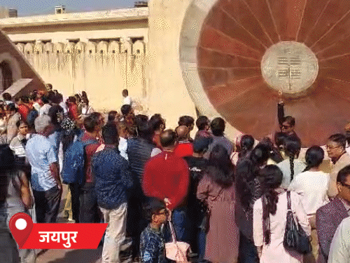 बेटे की सगाई की चर्चा, रणथंभौर पहुंचीं प्रियंका गांधी:साथ में राहुल भी आए, जयपुर में जंतर-मंतर भारी भीड़, जैसलमेर में होटल-रिसॉर्ट फुल