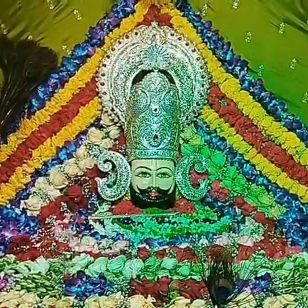 खरगोन के जामलीधाम में खाटू श्याम पाटोत्सव:कोलकाता के फूलों से सजा दरबार, 2000 श्रद्धालु श्याम वंदना में शामिल