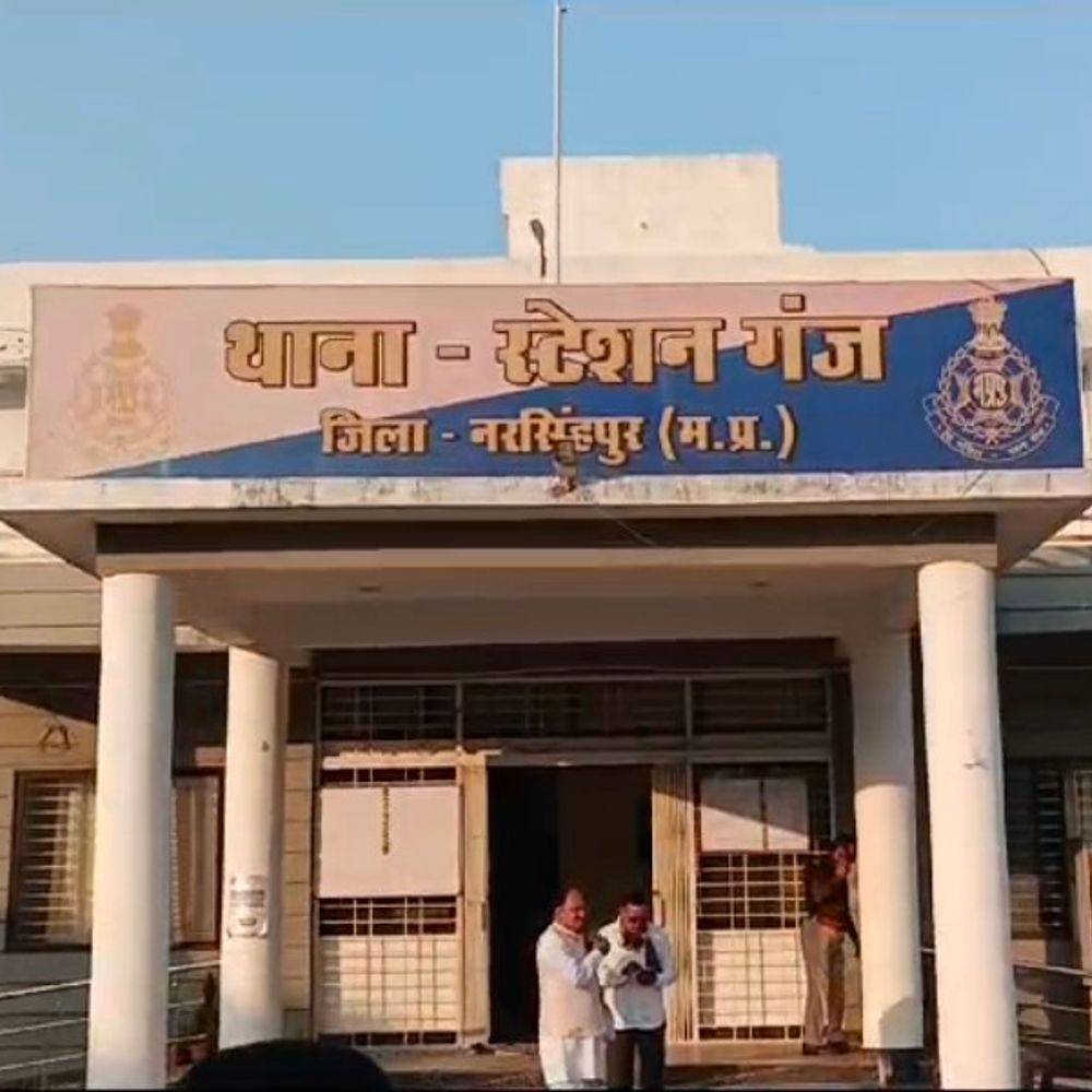 भरवारा गांव विवाद में लापरवाही, सात पुलिसकर्मी निलंबित:नरसिंहपुर एसपी ने एक सैनिक को हटाया; बोले- कानून व्यवस्था में लापरवाही बर्दाश्त नहीं