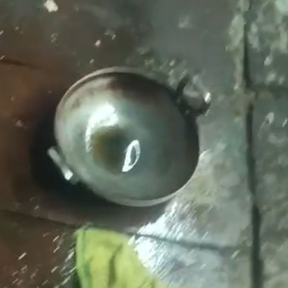 कानपुर में दुकानदार पर खौलता तेल फेंका:मोमोज के पैसे मांगने पर भड़के हमलावर, एक गिरफ्तार; दूसरा फरार