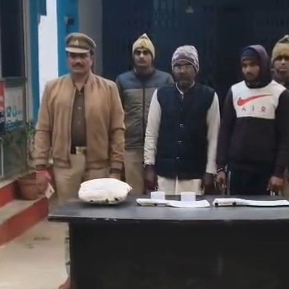 सीतापुर पिता-पुत्र हत्याकांड में दो और हत्यारोपी गिरफ्तार:गोली मारकर किया था मर्डर, हत्या में यूज बांका और खून से सना जैकेट बरामद