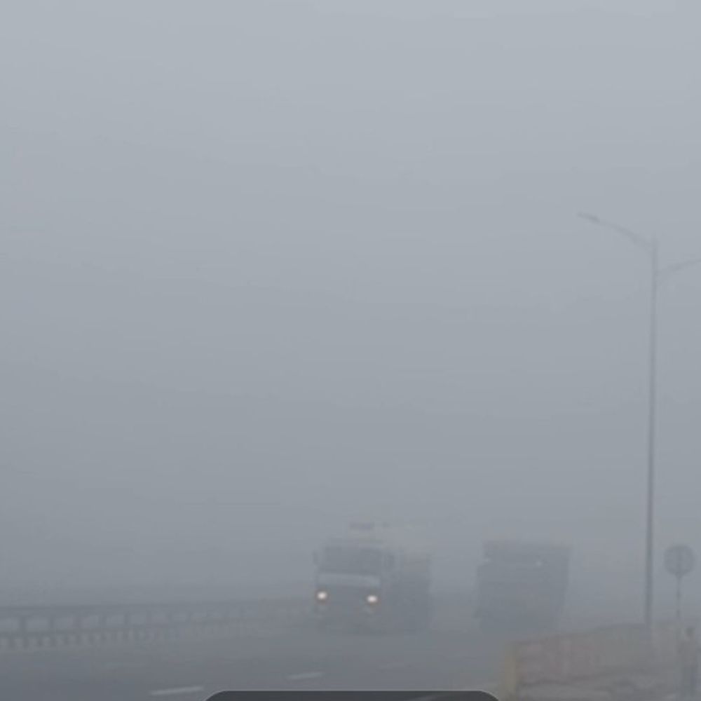 घना कोहरा, विजिबिलिटी 10 मीटर से कम:वाहन रेंगते रहे, न्यूनतम तापमान 8 डिग्री; नए साल तक राहत नहीं