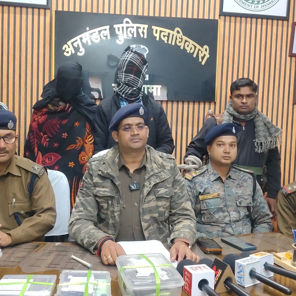 गोड्डा के ललमटिया ईसीएल फायरिंग-आगजनी मामले में दो गिरफ्तार:  हथियार भी बरामद, आरोपियों ने रंगदारी वसूलने के लिए डोजर में लगा दी थी आग – Godda News