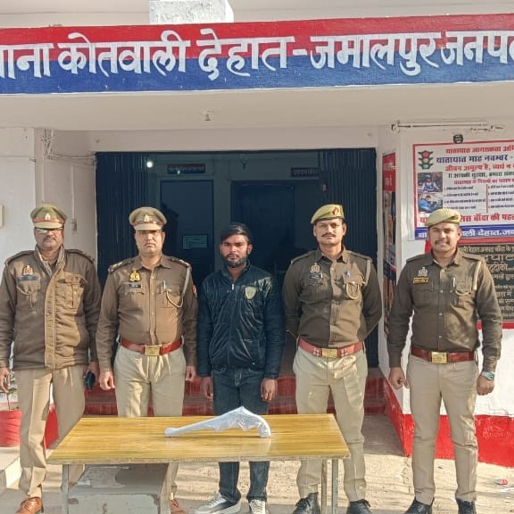 बांदा में बुजुर्ग पर हमला करने वाला गिरफ्तार:फ्री में शराब नहीं देने पर किया था हमला, तमंचा बरामद