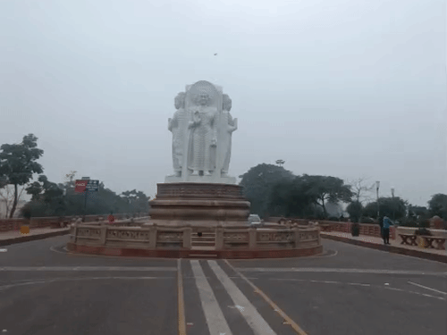 लखनऊ में बादल छाए, 12KM की स्पीड से चली हवा:4 डिग्री लुढ़का पारा, पार्कों में छाया रहा सन्नाटा