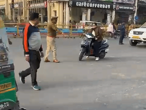 लखनऊ- नया साल मनाइए लेकिन गाड़ी पार्किंग में ही रहे:यातायात पुलिस ने तय किए स्पॉट, रूट भी डायवर्ट रहेंगे; घर से इसे पढ़कर निकलिए