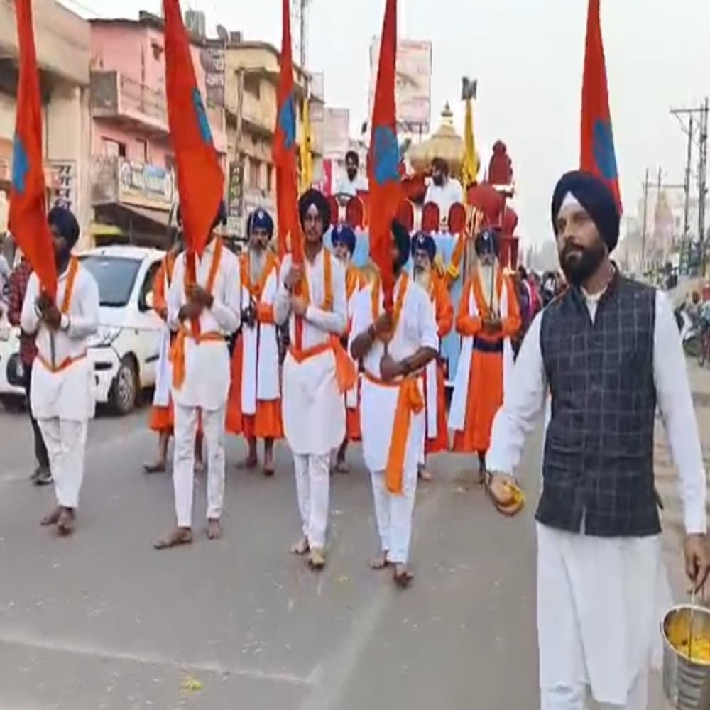 गुरु गोविंद सिंह जी का प्रकाश पर्व…बालोद में नगर कीर्तन:  पालकी में सजा श्री गुरु ग्रंथ साहिब रखा गया, श्रद्धालुओं ने किए दर्शन – Balod News