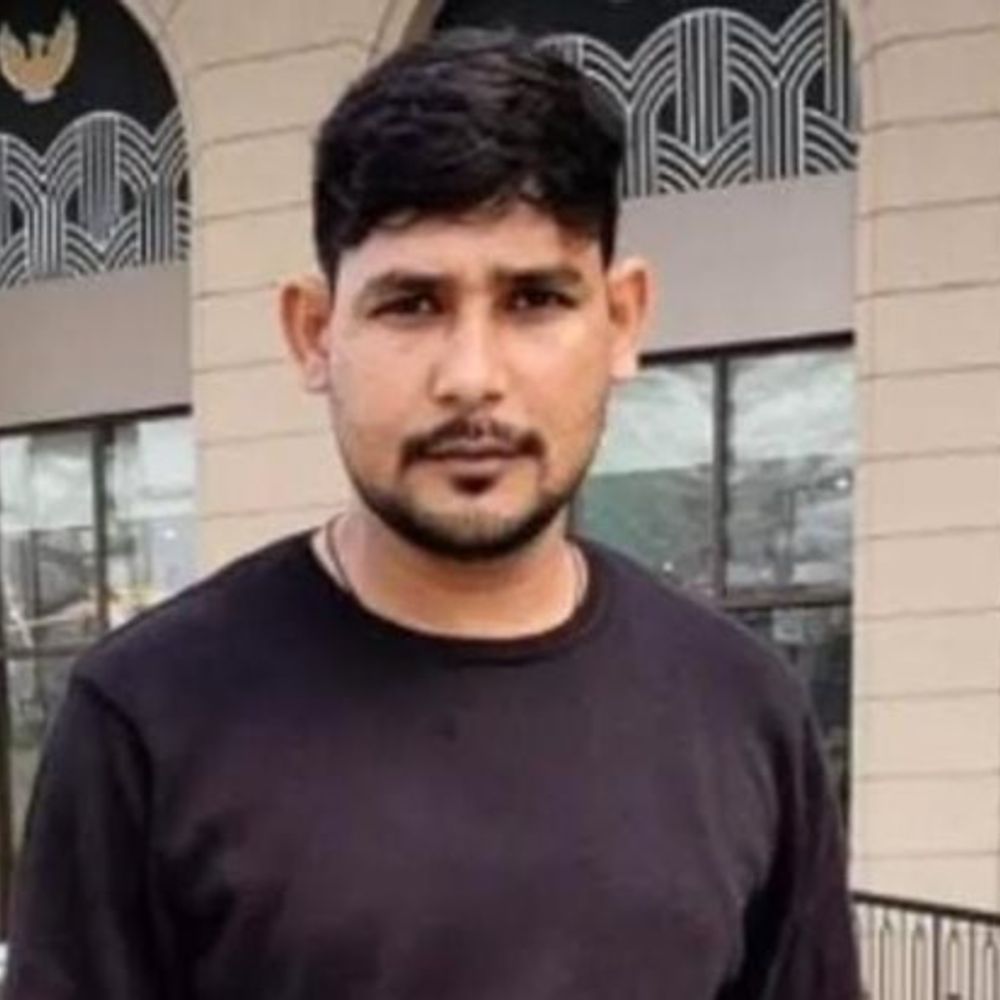 कोडिंन कफ सिरप में फरार आरोपी पर 25000 का इनाम:तीन लाख 88 हजार बोतल खरीदने का आरोप, हिस्ट्रीशीटर विकेंद्र सिंह पर दर्ज हैं 12 मुकदमे