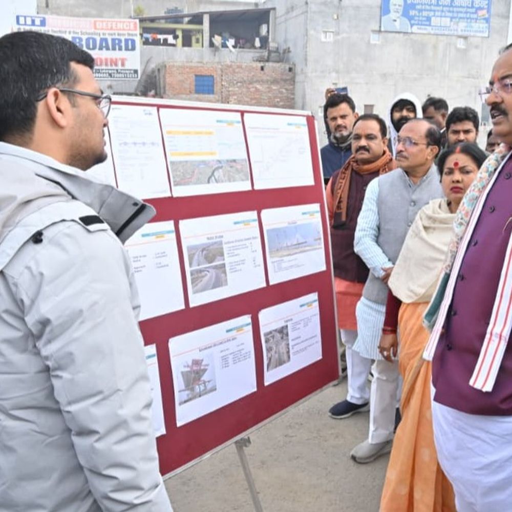 डिप्टी-सीएम केशव मौर्या ने किया सिक्स लेन ब्रिज का निरिक्षण:धीमी प्रगति पर जताई नाराजगी, गोल्ड मेडलिस्ट खुशबू को किया स्म्म्मानित