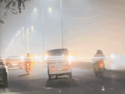 प्रयागराज में सीजन की सबसे ज्यादा ठंड, तापमान 8°C:रात से छाया घना कोहरा,बढ़ी गलन, अलाव का सहारा