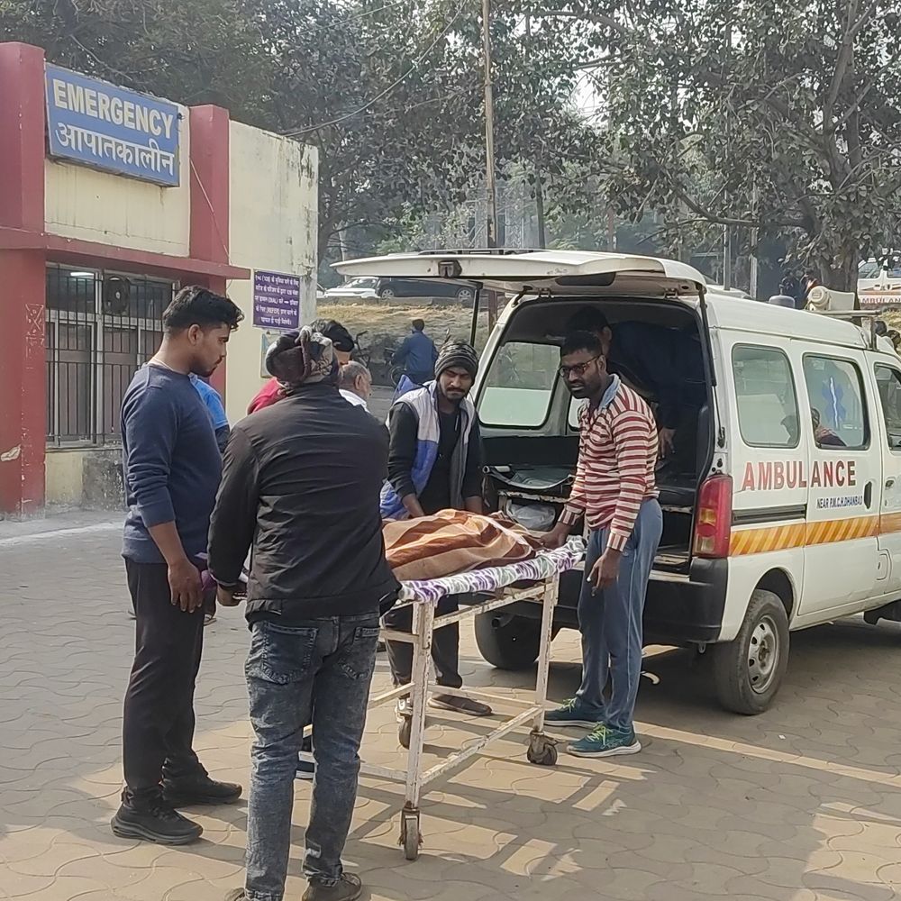 गोविंदपुर मार्ग पर पिकअप-ट्रक की टक्कर:  जंगलपुर के पास तीन लोग गंभीर रूप से घायल, वैन में लोड था केक और बिस्कुट – Dhanbad News