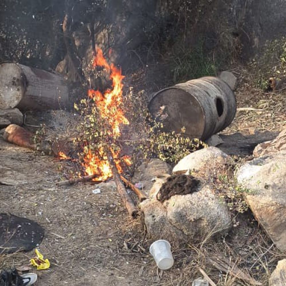 औरंगाबाद में इटकोहवा पहाड़ पर शराब के खिलाफ बड़ी कार्रवाई:  5 हजार लीटर जावां महुआ, 6 भट्ठियां ध्वस्त – Madanpur News