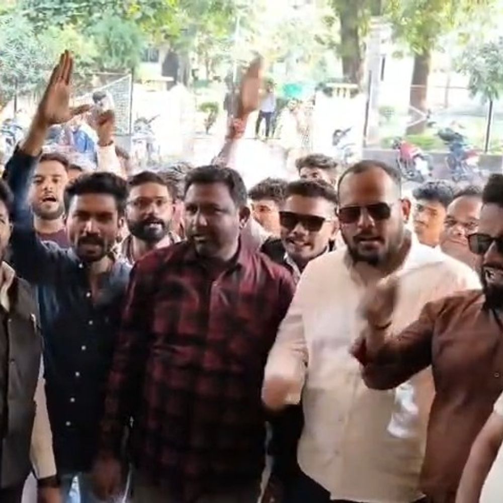 खरगोन में युवक कांग्रेस का प्रदर्शन, सीएम के खिलाफ नारेबाजी:इंदौर दूषित पानी मामले में निष्पक्ष जांच और मुआवजे की मांग