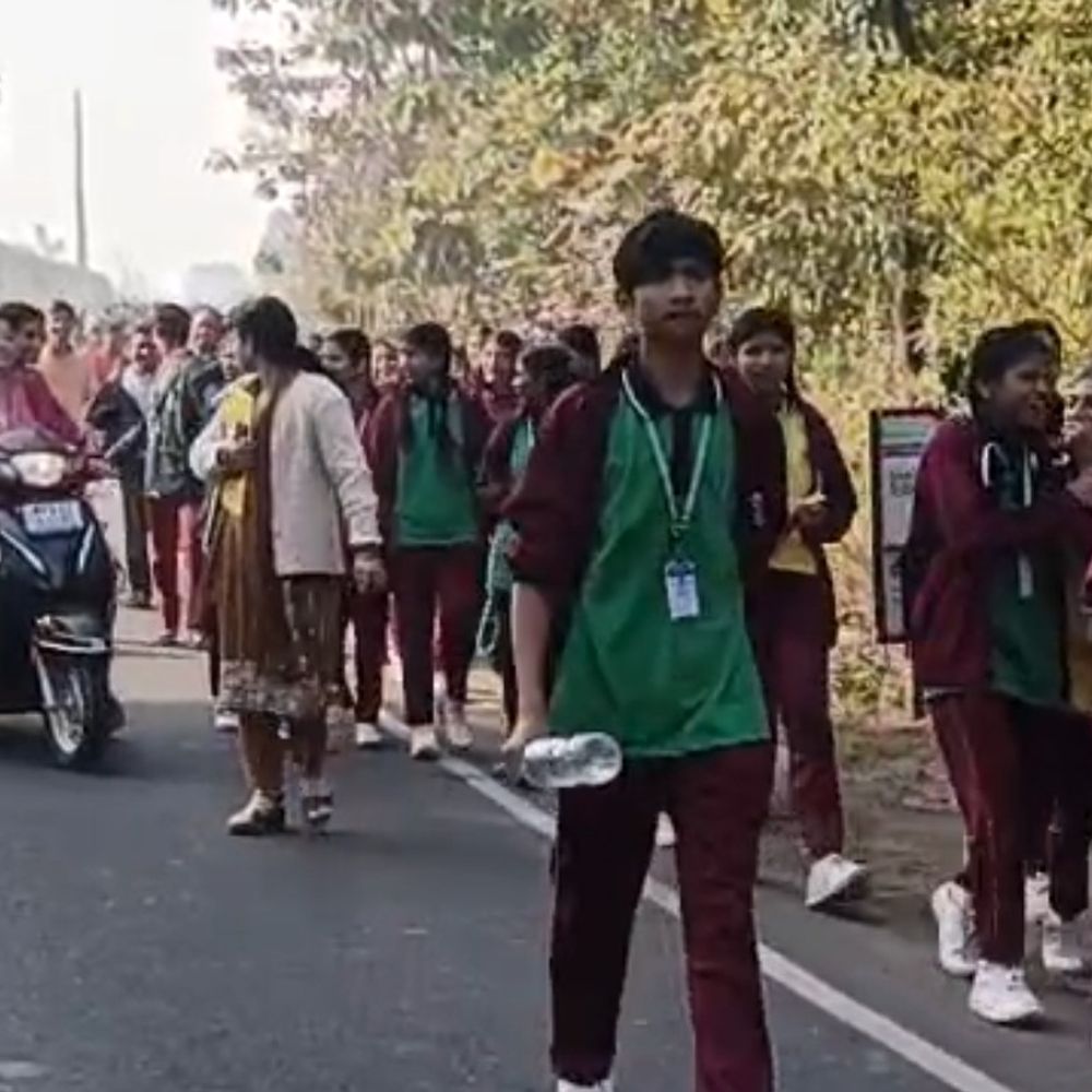 https://images.bhaskarassets.com/thumb/1000x1000/web2images/521/2025/12/31/33fa914a-2c15-4c55-8940-dd0399471b31_1767159450315.jpg