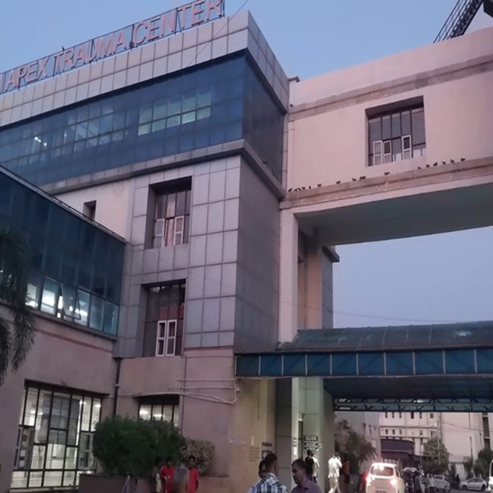 रोहतक में कार-ट्रक की टक्कर:दिल्ली के युवक की मौत, पेपर देने झज्जर जा रहे थे, अचानक ब्रेक लगाने से हादसा