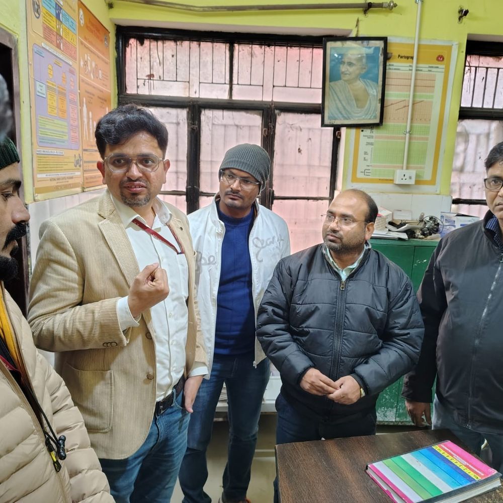एम्स दिली एडिशनल प्रोफेसर ने रूदौली सीएचसी का दौरा किया:हीटवेव, वायु प्रदूषण रिपोर्टिंग, जागरूकता पर दिया जोर, जनस्वास्थ्य जागरूकता को लेकर विस्तृत चर्चा की