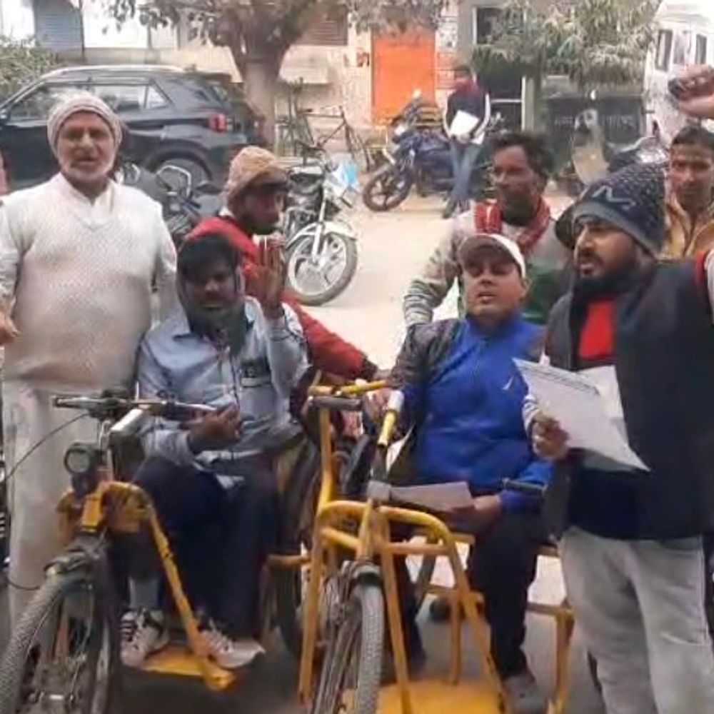 संभल में दिव्यांगजनों के लिए कंबल वितरण की मांग:दिव्यांग फाउंडेशन ने एसडीएम को सौंपा ज्ञापन, ठंड से बचाव की अपील