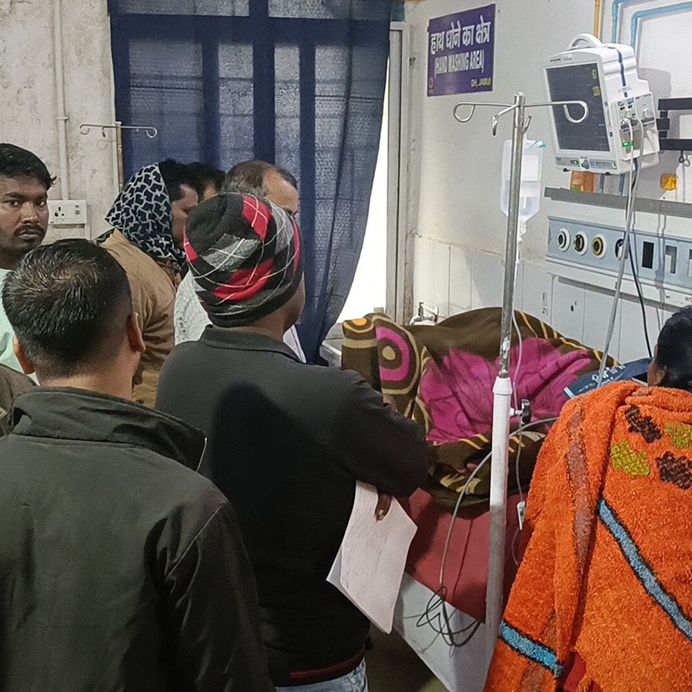 जमुई में बोरसी की चिंगारी से बुजुर्ग महिला झुलसी:गंभीर हालत में पटना रेफर, जिले में तीसरी घटना