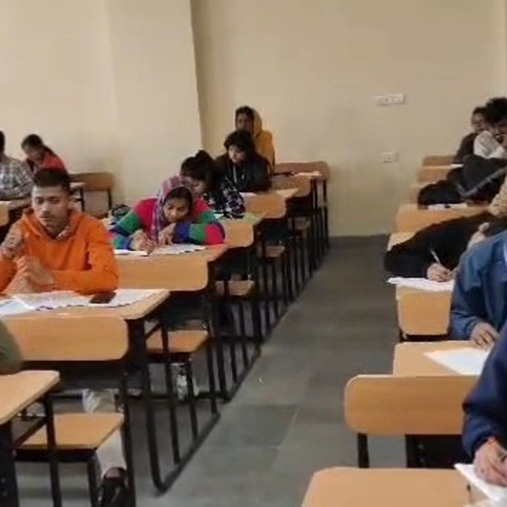 पश्चिम चंपारण में ठंड से स्कूल बंद:  जिलाधिकारी ने 3 जनवरी तक शैक्षणिक गतिविधियाें पर लगाई रोक – Bettiah (West Champaran) News